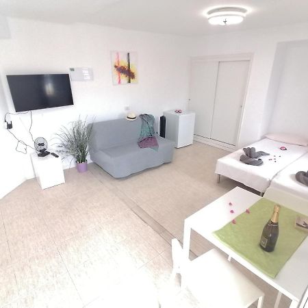 Small Studio, 50 M Front Of The Ocean & Free Wifi Playa Fanabe Luaran gambar