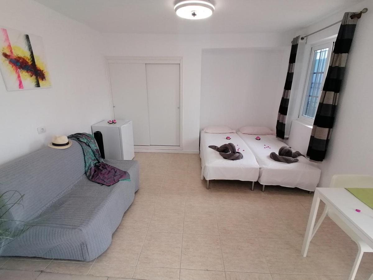 Small Studio, 50 M Front Of The Ocean & Free Wifi Playa Fanabe Luaran gambar