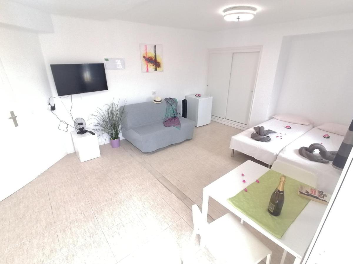 Small Studio, 50 M Front Of The Ocean & Free Wifi Playa Fanabe Luaran gambar